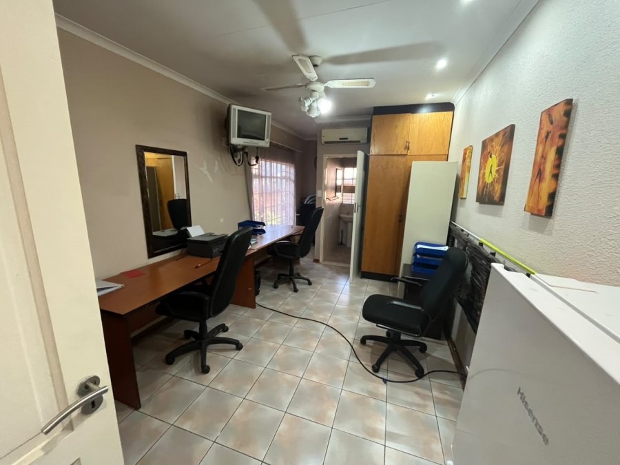 To Let 6 Bedroom Property for Rent in Bodorp North West